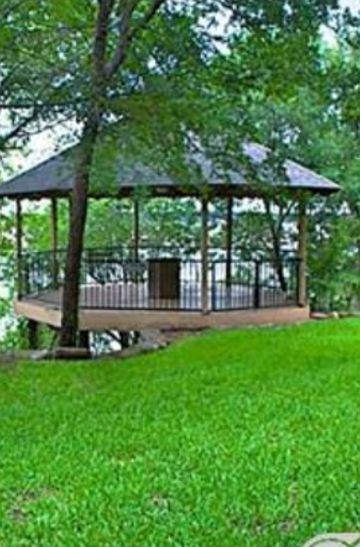 Gazebo over cliffside.