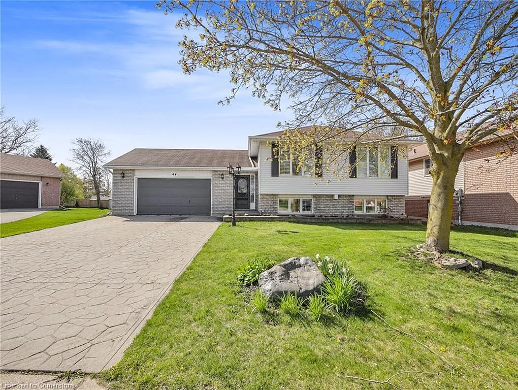 44 Windsor Dr photo 1