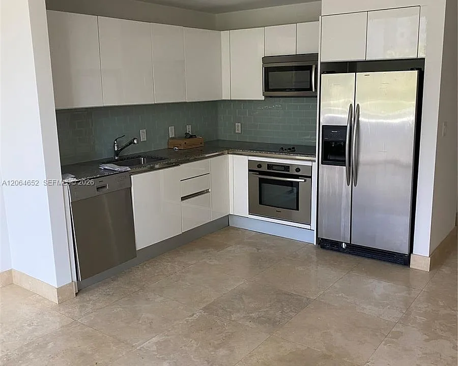 1050 Brickell Ave #220