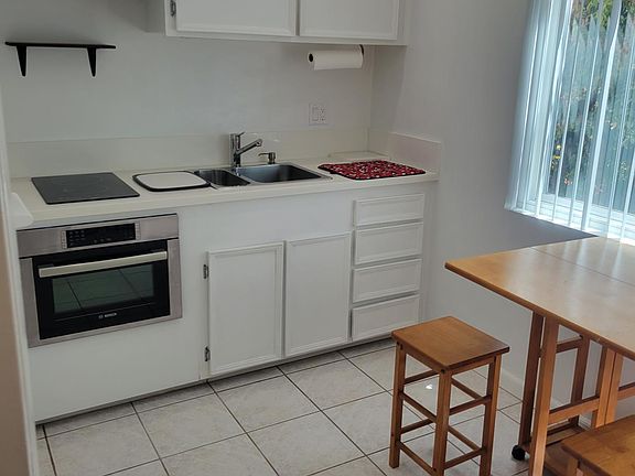 4th image of 415 Gravilla St Unit 22