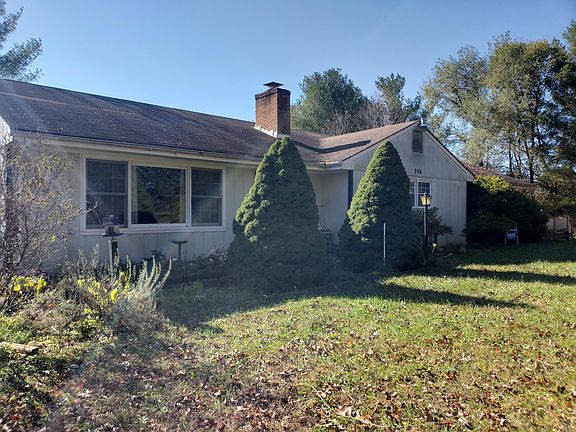 3rd image of 146 Roselawn Ln