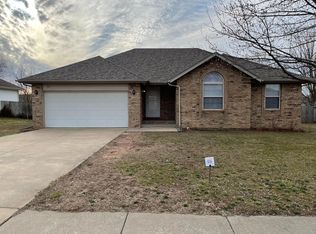 211 Grand Prairie Dr, Willard, MO 65781