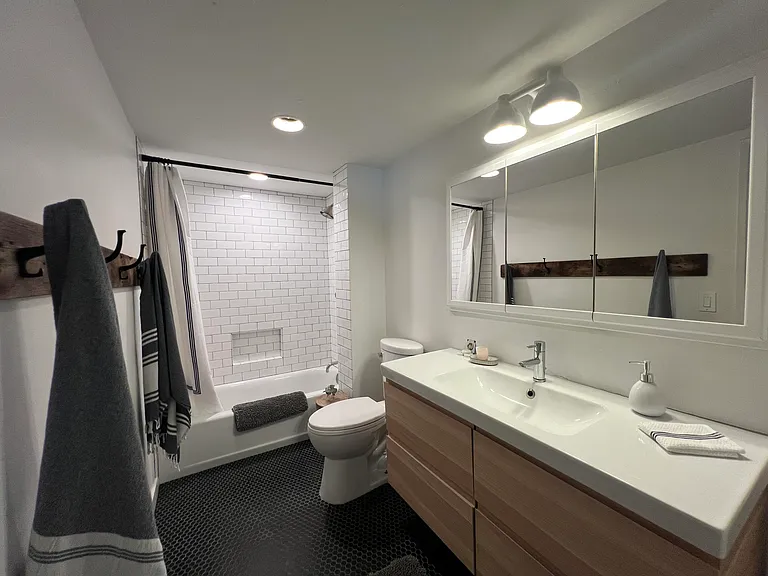 451 Live Oaks Rd — Photo 10
