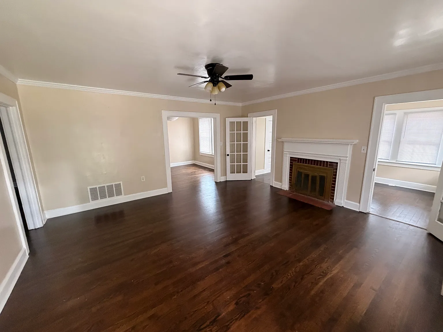 3 bed, 2500 sqft, $1,300 — Photo 3