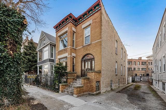 1st image of 2118 N Maplewood Ave #2