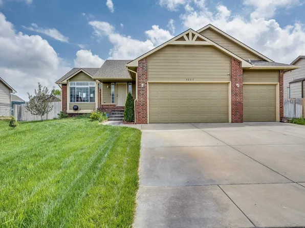 3227 S Blue Lake Ct, Wichita, KS 67215