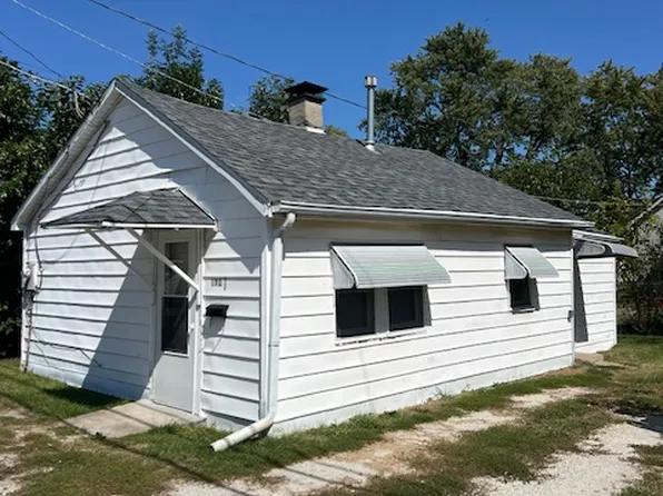 171 1/2 S Douglas Ave, Bradley, IL 60915