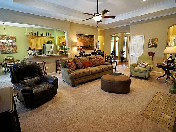 4th image of 310 Oak Forest Dr