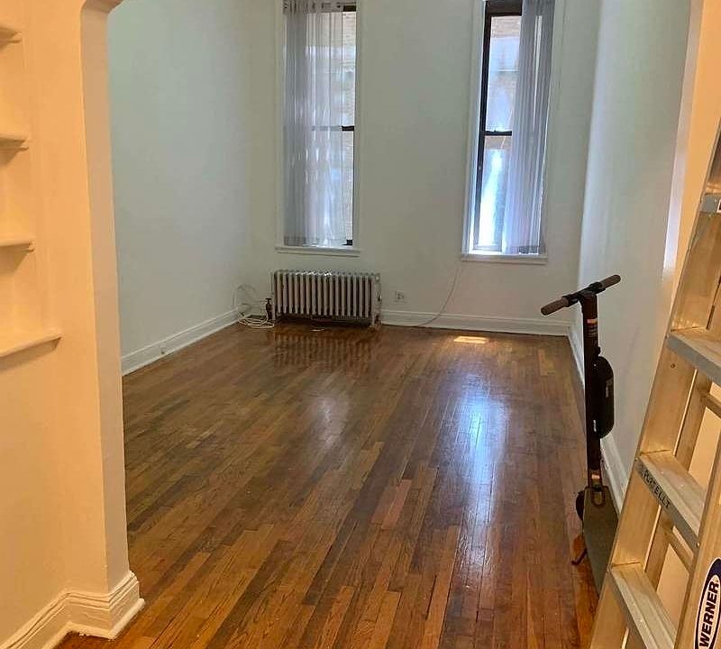 2nd image of 181 Waverly Pl APT 1d