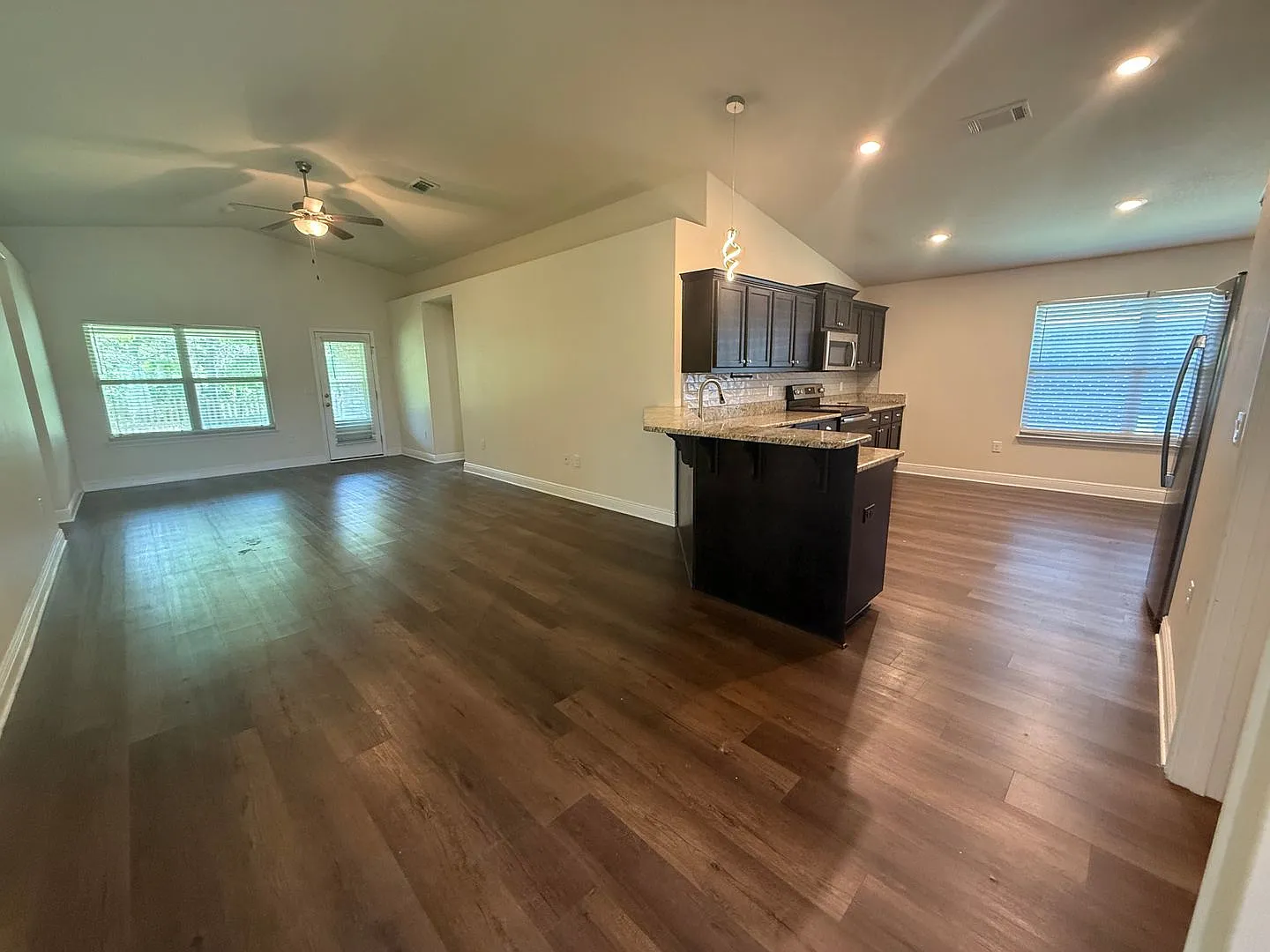 Gulf Breeze - Shadow Lakes - 4 bedroom, 2 bathroom w/ lawn care included — Photo 4