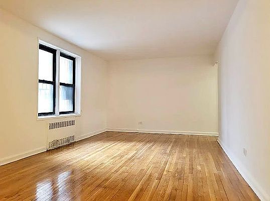 4th image of 27 Crooke Ave APT 1A