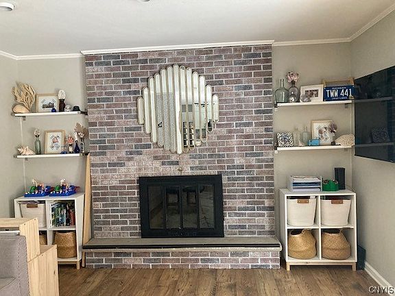 3rd image of 403 Standish Dr