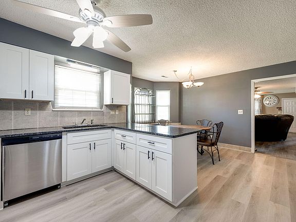 3rd image of 1299 Greenbrook Ln
