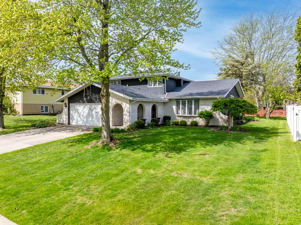 8764 Clark Pl, Crown Point, IN 46307