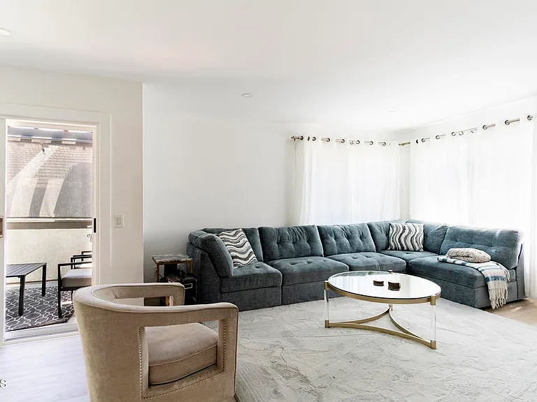 1340 E Hillcrest Dr #6 — Photo 15
