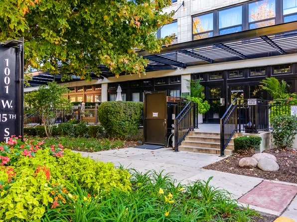 1001 W 15th St Unit 326, Chicago, IL 60608