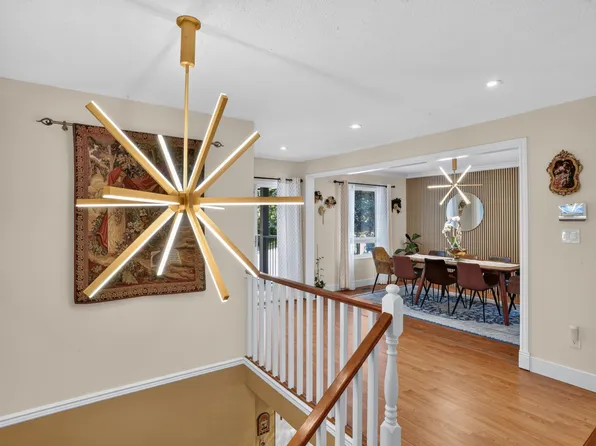 2322 Kirkstone Rd, North Vancouver, BC V7J 3M3