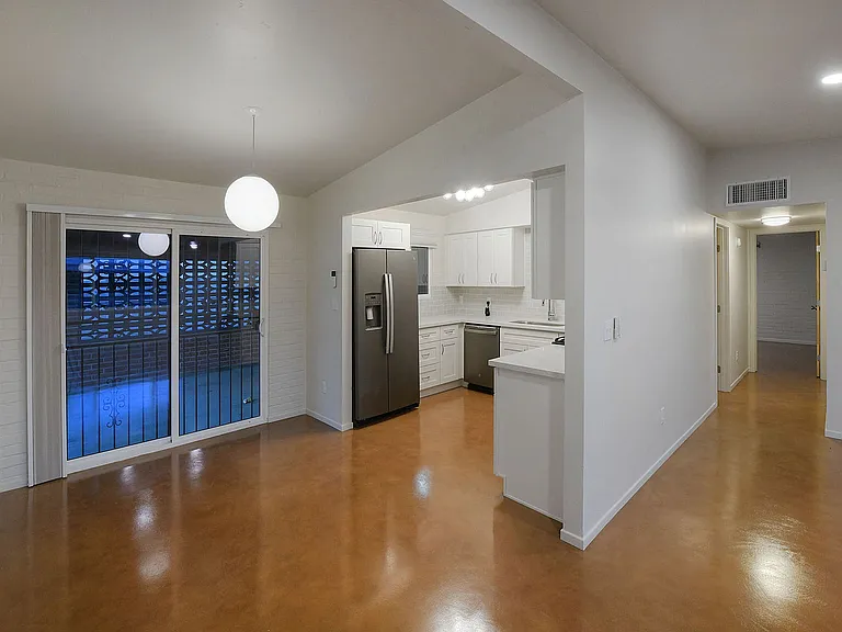 1445 N Arcadia Ave — Photo 9