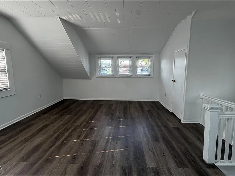 104 Burlington Ave — Photo 27