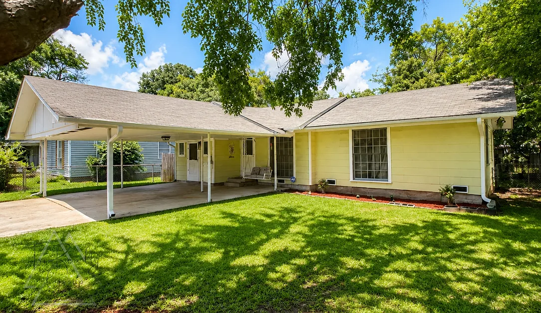 845 Singapore Drive - - — Photo 1