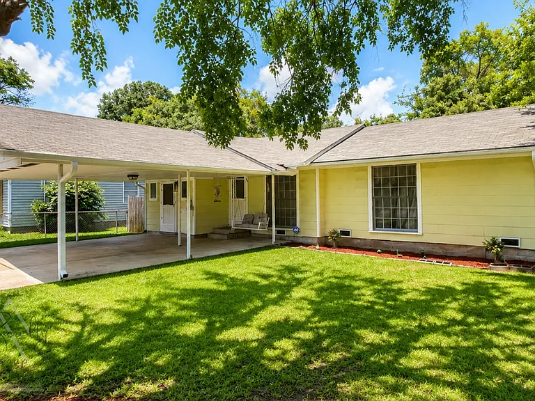845 Singapore Dr — Photo 1