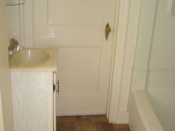 5th image of 128-134 1/2 University Ln #07f092646