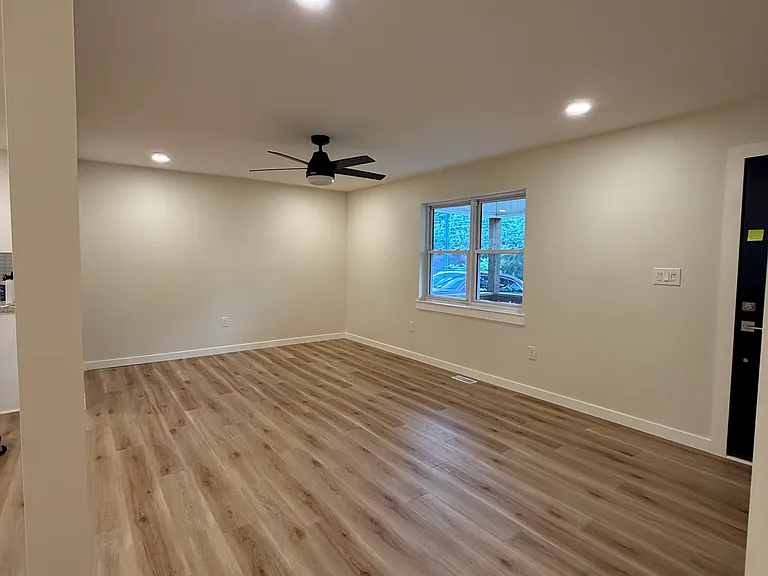 2360 Parkway Dr SE — Photo 3