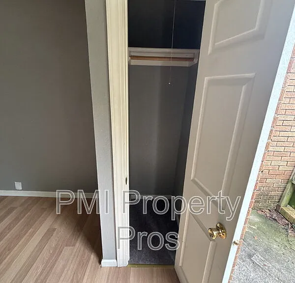 6712 W Villard Ave — Photo 10