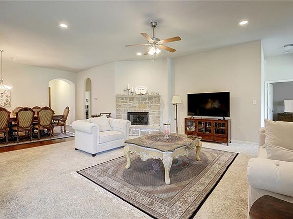 4th image of 350 Catalina Ln