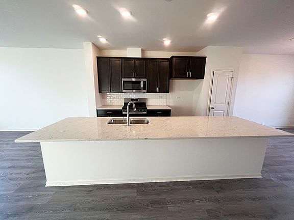 3rd image of 2221 Parkside Dr