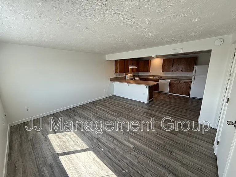 1231 2nd St #WEBSTER APARTMENTS — Photo 2