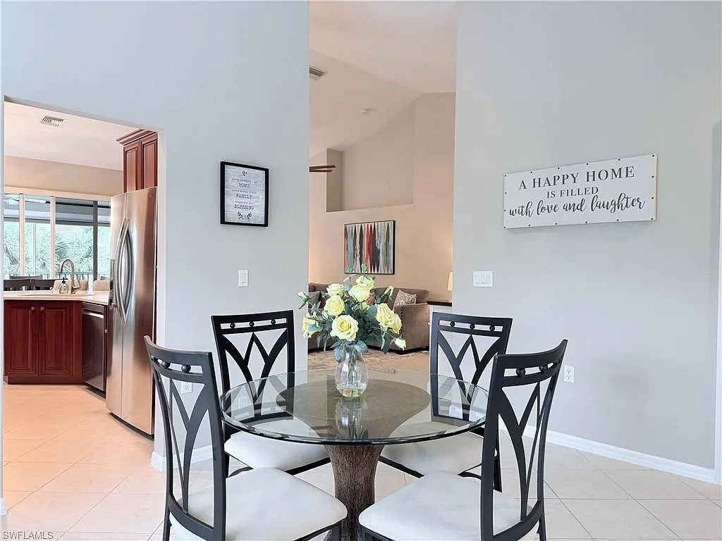 3 bed, 2.0 bath, 2100 sqft, $3,000 — Photo 3