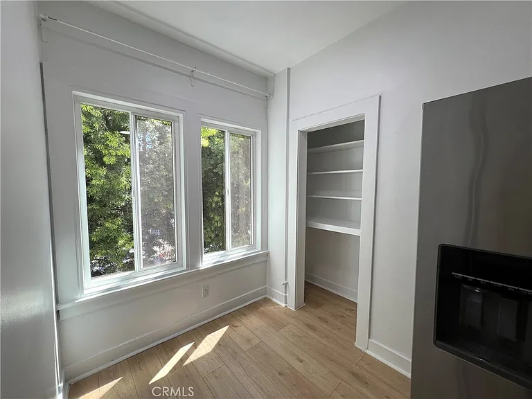 1557 W 36th Pl — Photo 6