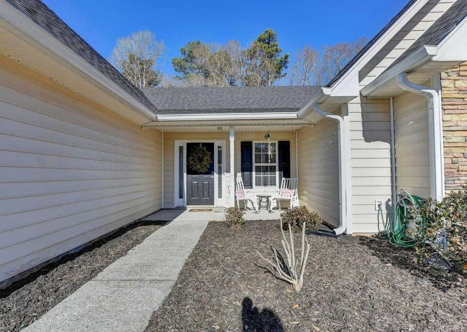 1st image of 945 Willow Hollow Dr