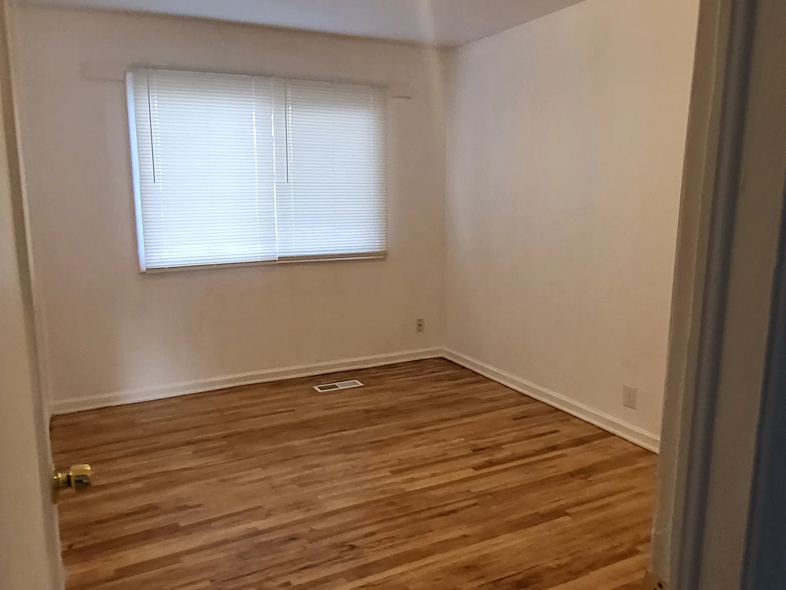 2 bed, 900 sqft, $1,600 — Photo 3