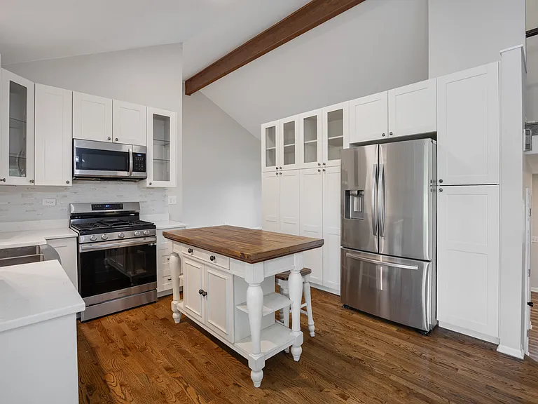 615 Chester Ct E — Photo 14