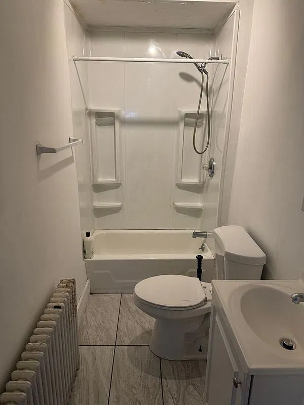 2 bed, 1.0 bath, 800 sqft, $2,200 — Photo 1