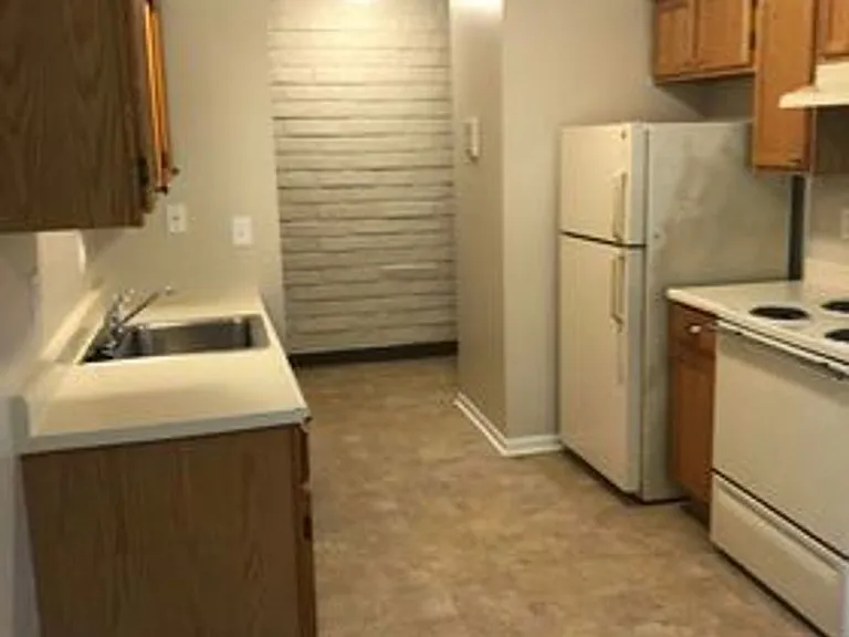 17 Stenwick Dr #E — Photo 3