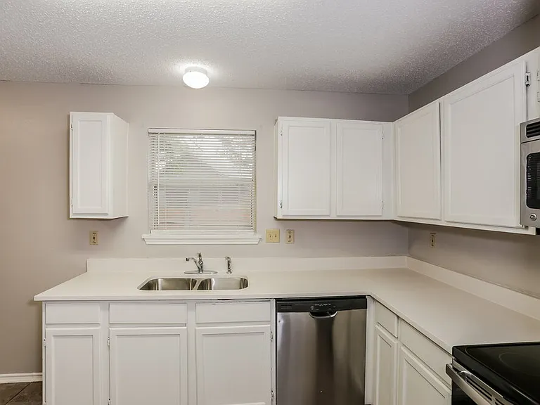 8120 Camelot Rd — Photo 9