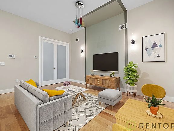 2nd image of 253 Melrose St Floor 1