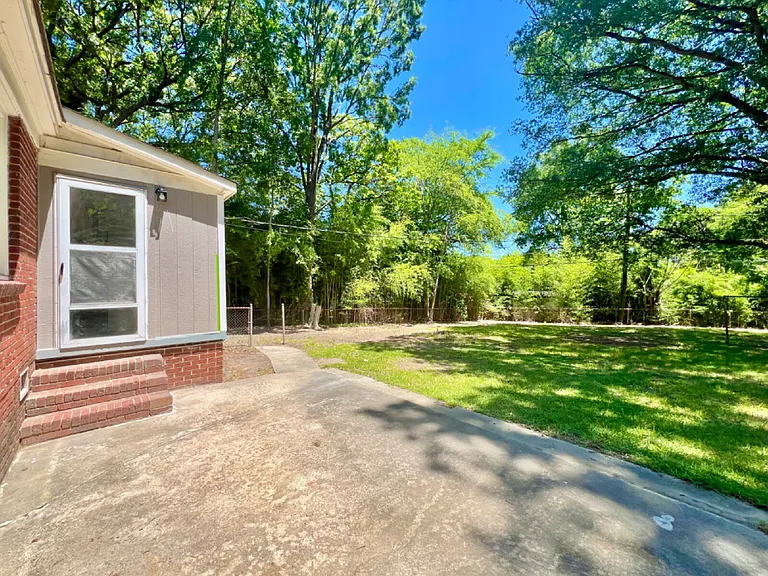 655 Reeves Ct — Photo 16