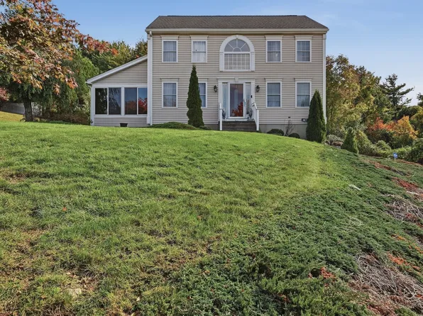 34 Carlson Ln, Gardner, MA 01440