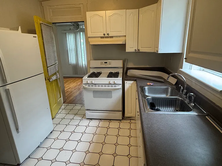 5227 Sutherland Ave #1 — Photo 4