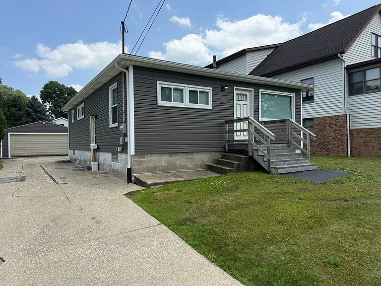 1479 Hyde Park Ave — Photo 2