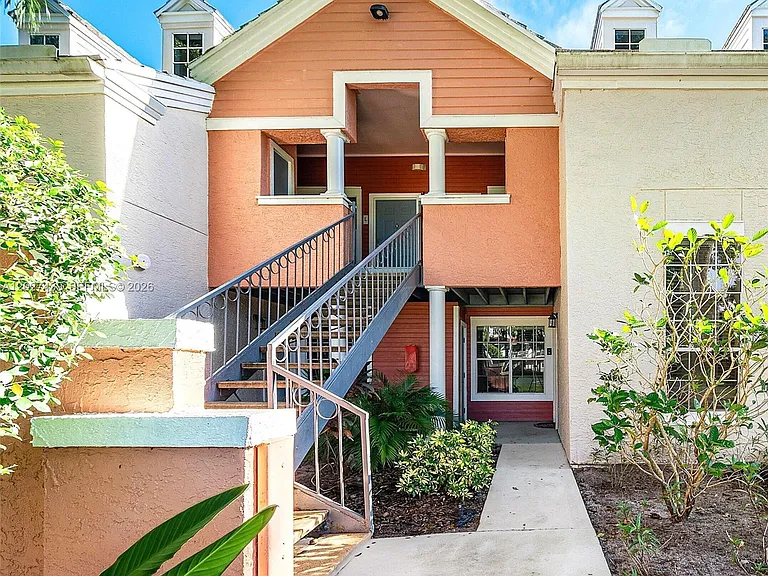 1011 Crystal Way #N — Photo 2