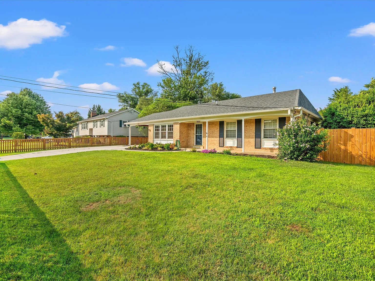 3 bed, 2374 sqft, $4,700 — Photo 3