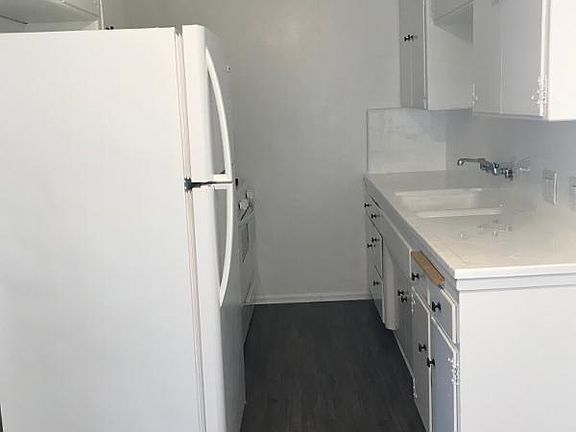 3rd image of 953 6th St APT 9