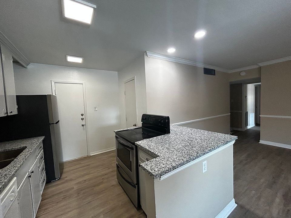 1st image of 2822 Briarhurst Dr APT 59