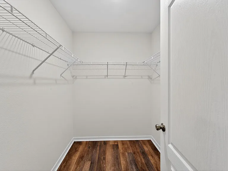 3842 Hampstead Ln — Photo 32
