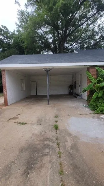 3 bed, 1.0 bath, 1428 sqft, $1,200 — Photo 2